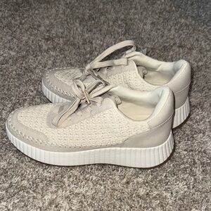 Dolce vita Women's Cream Sneakers